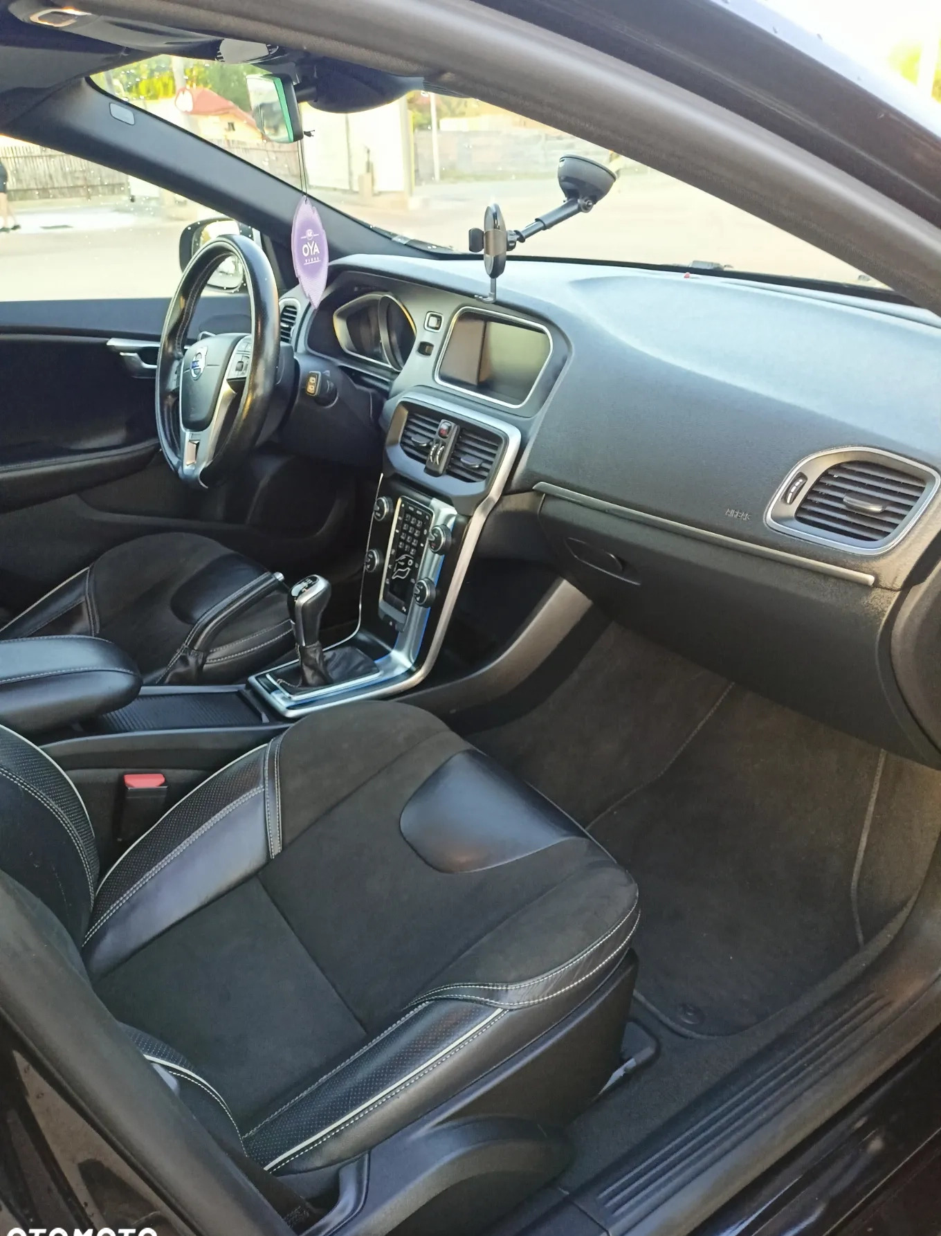 Volvo V40 cena 49900 przebieg: 158500, rok produkcji 2015 z Warszawa małe 254